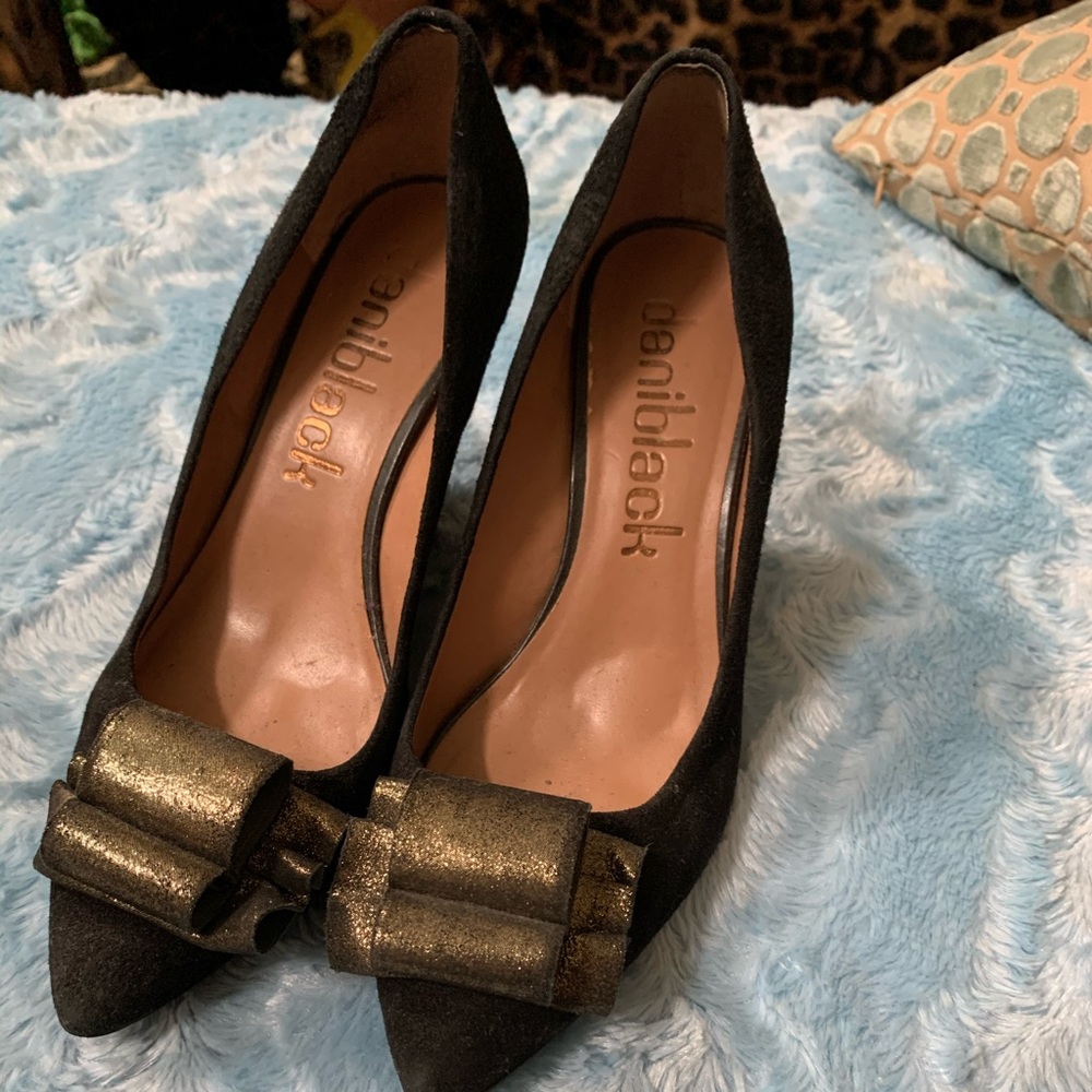 Black suede, pointy toe wedge pumps with gold bows